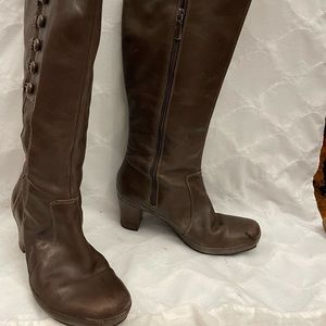 Clarks Brown Boots With Buttons